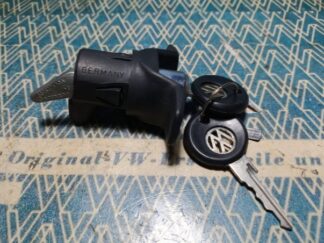 NOS trunk lock cylinder with keys 867827539A