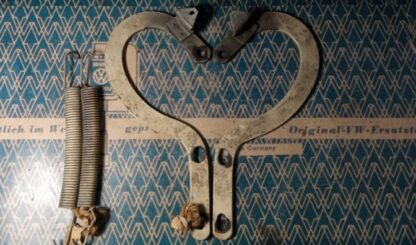 Rear hood hinges with springs