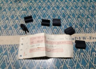 NOS molding clip 431853825 431 853 825