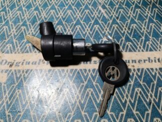 NOS trunk hatch lock cylinder with keys 171827539